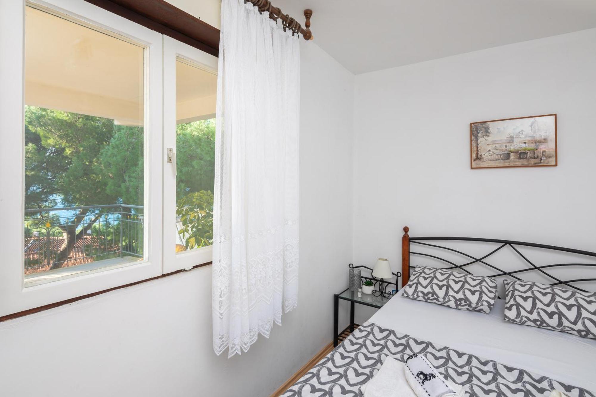 Urban Edge - Beach Apartments Омиш Экстерьер фото