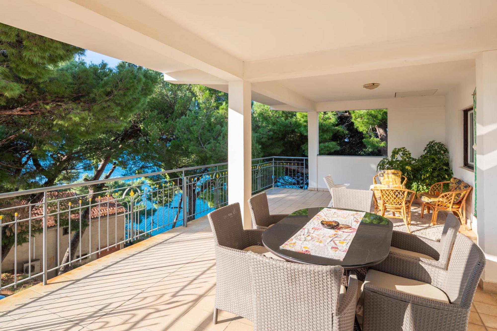 Urban Edge - Beach Apartments Омиш Экстерьер фото