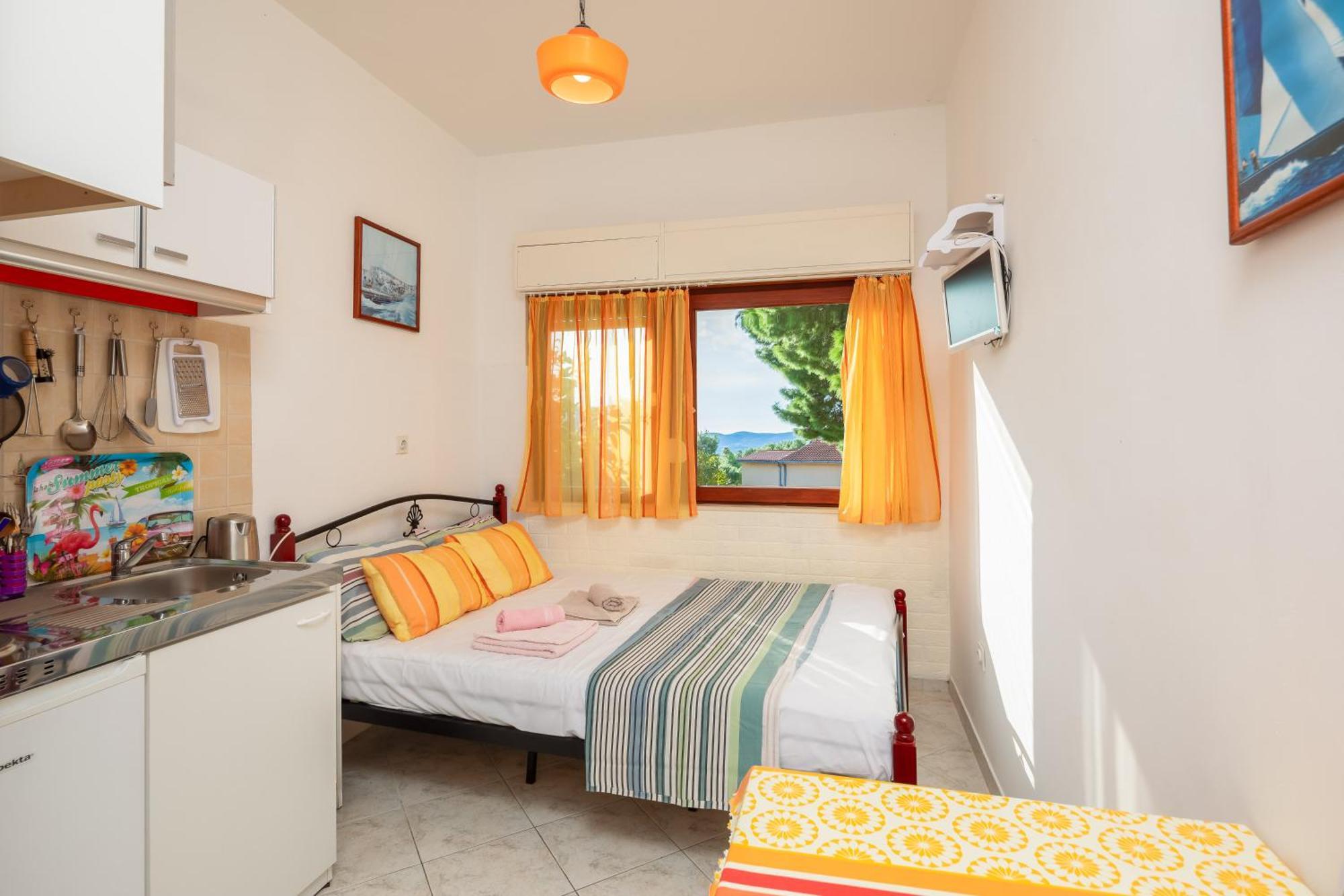 Urban Edge - Beach Apartments Омиш Экстерьер фото