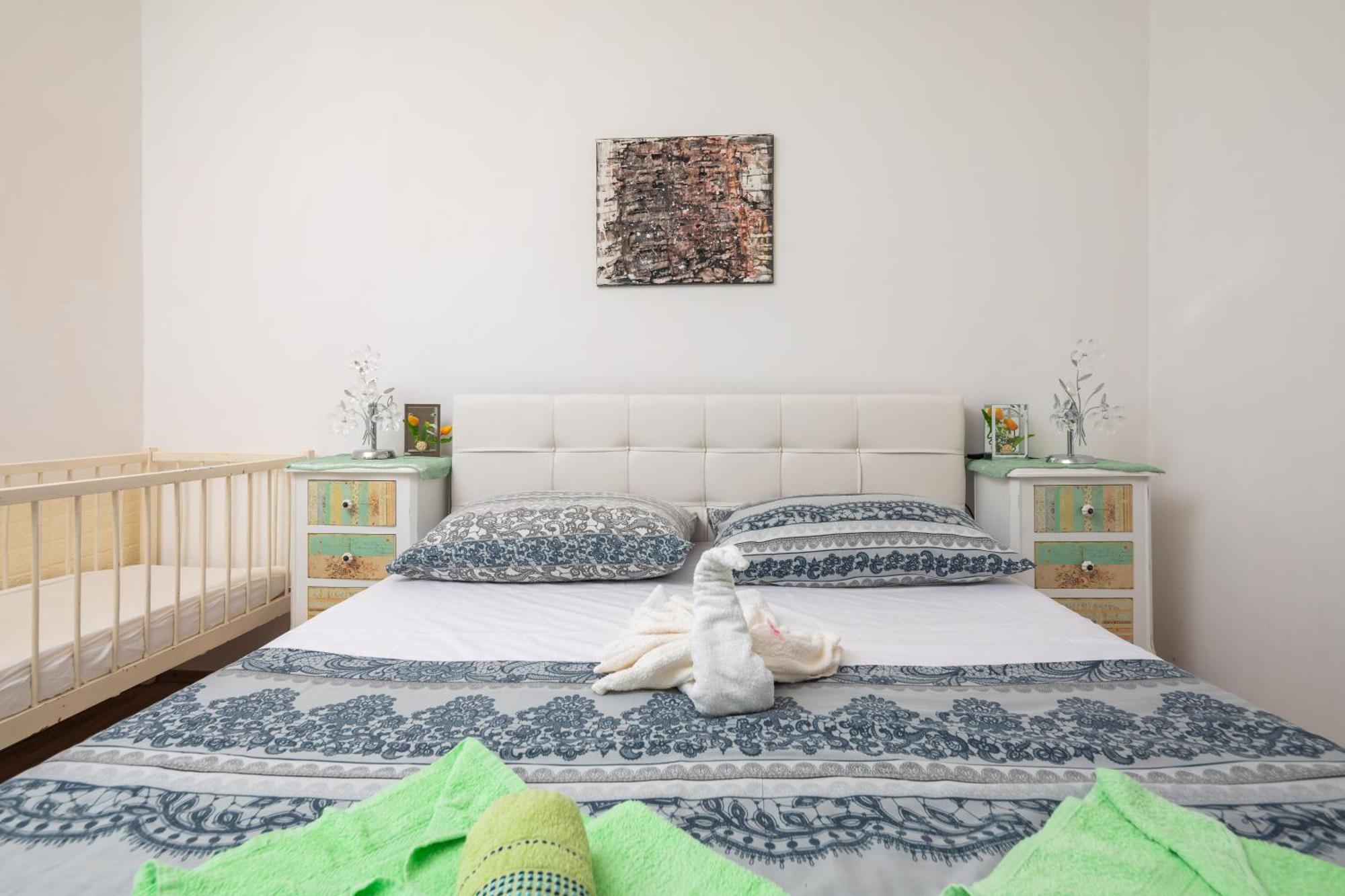Urban Edge - Beach Apartments Омиш Экстерьер фото