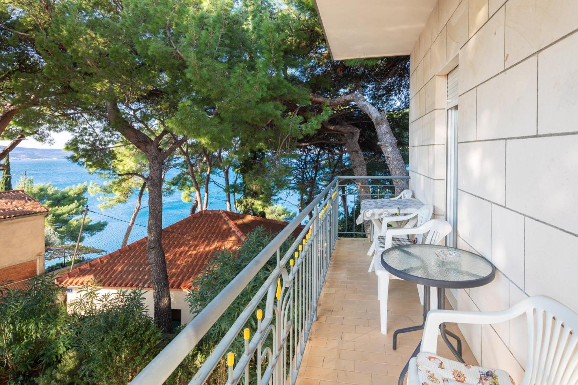 Urban Edge - Beach Apartments Омиш Экстерьер фото