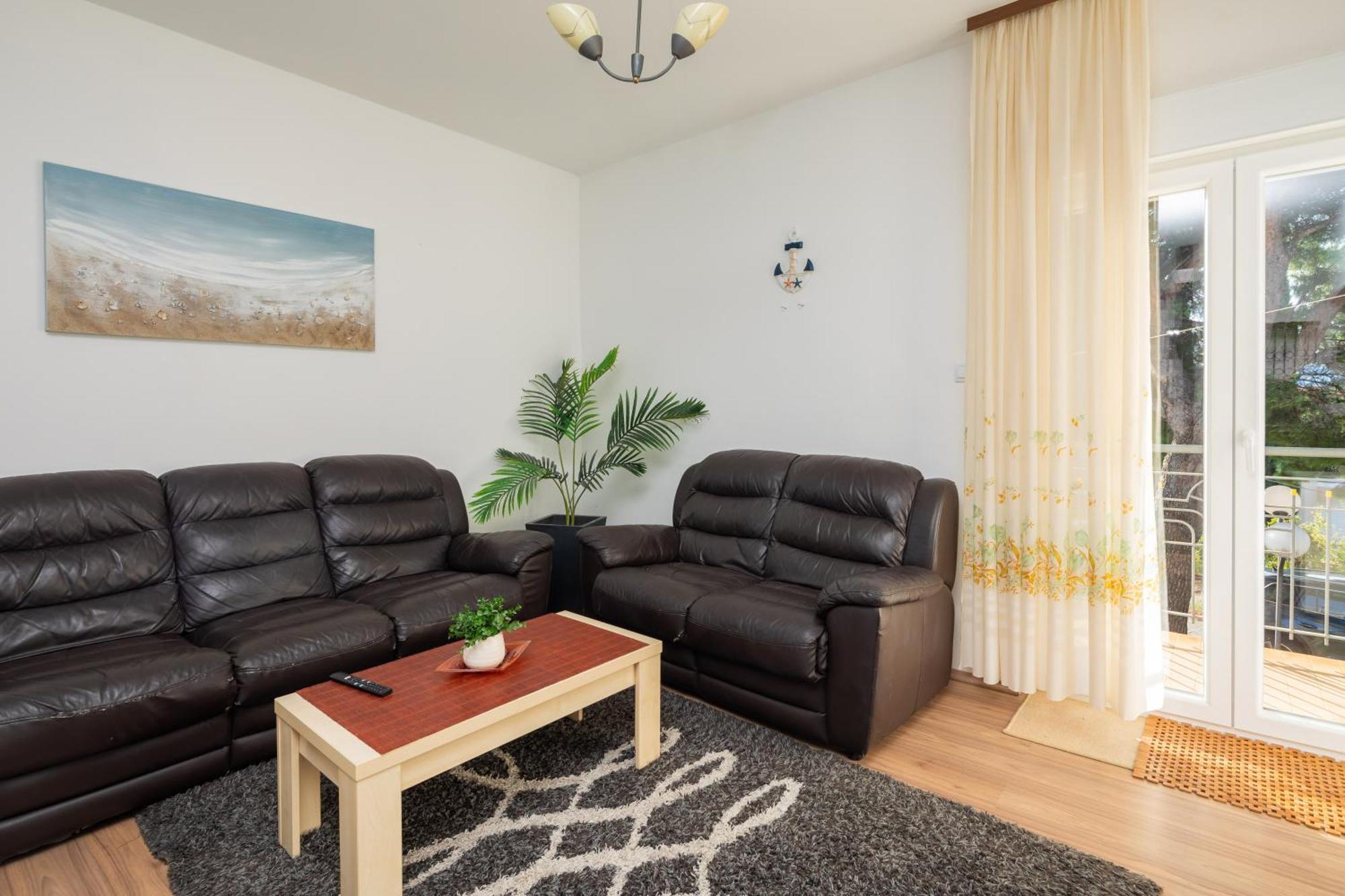 Urban Edge - Beach Apartments Омиш Экстерьер фото