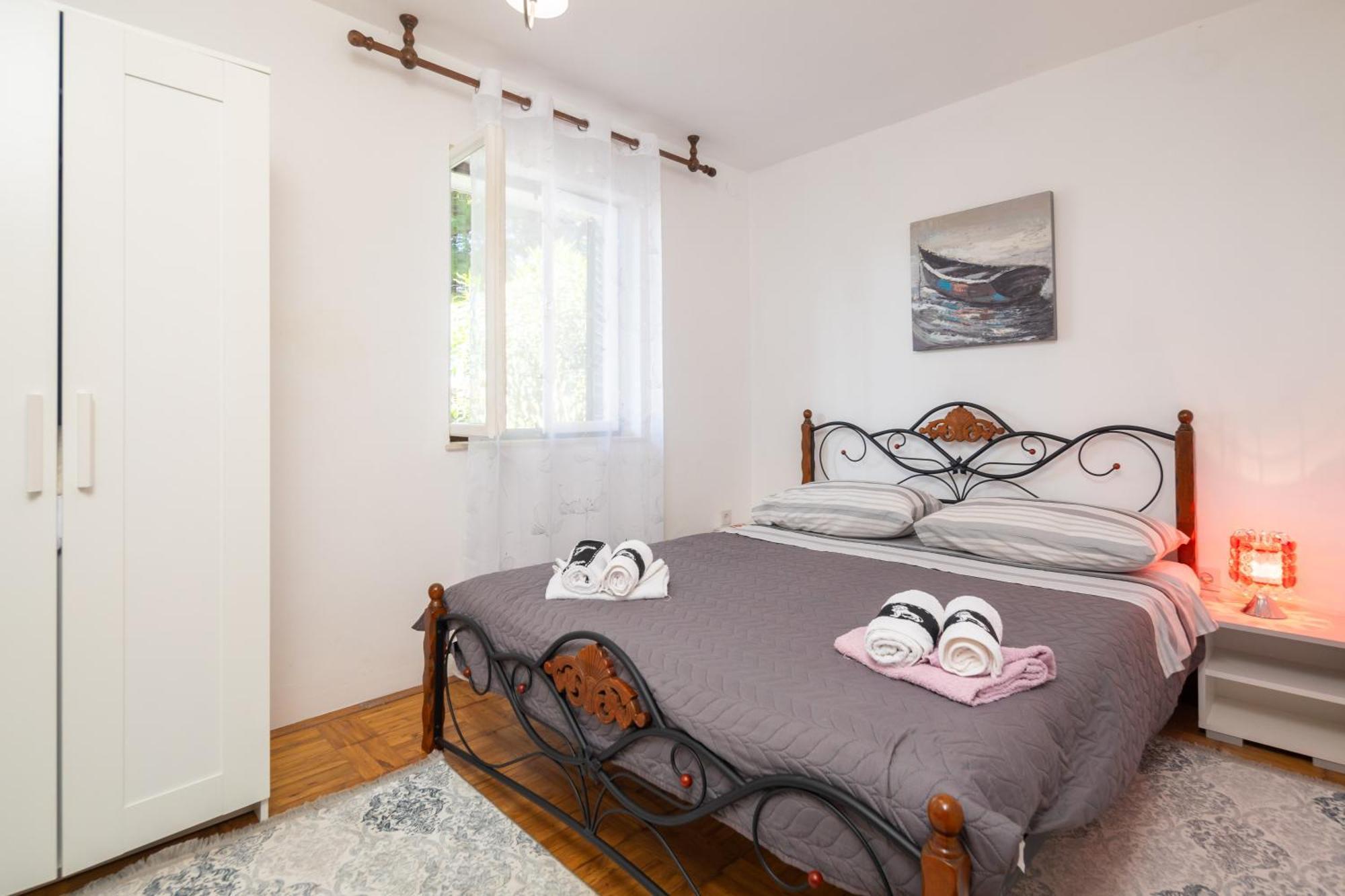 Urban Edge - Beach Apartments Омиш Экстерьер фото