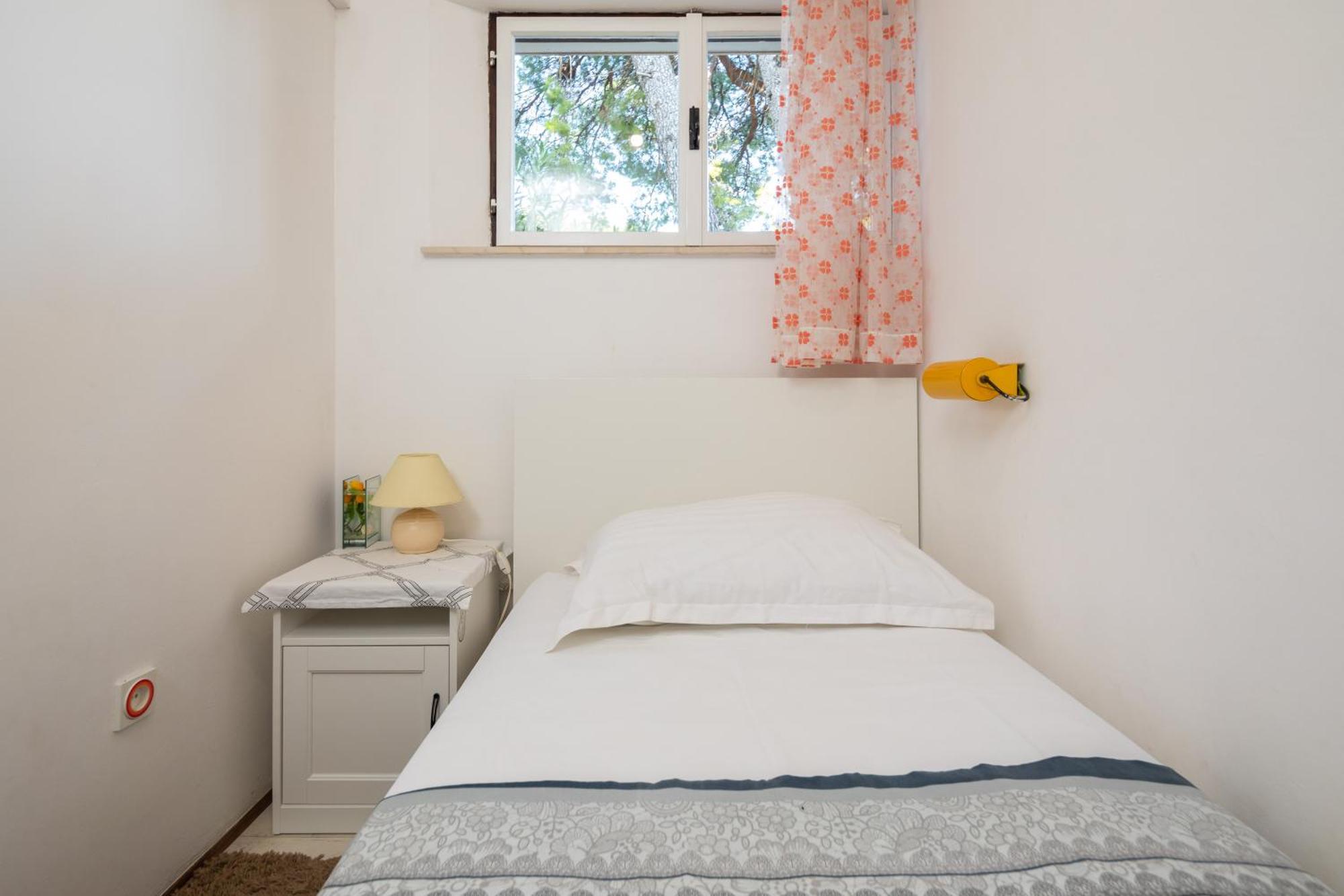 Urban Edge - Beach Apartments Омиш Экстерьер фото