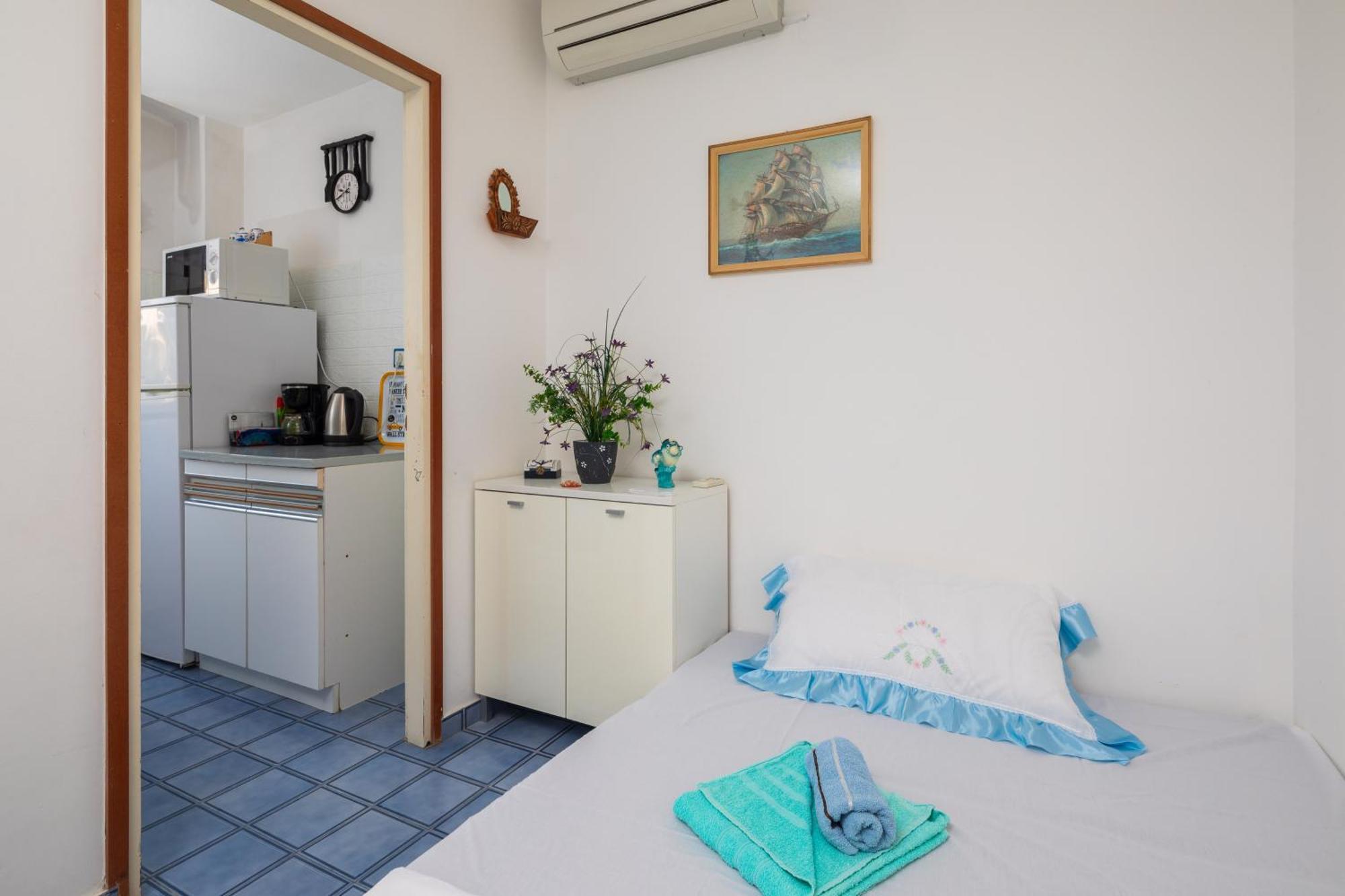 Urban Edge - Beach Apartments Омиш Экстерьер фото