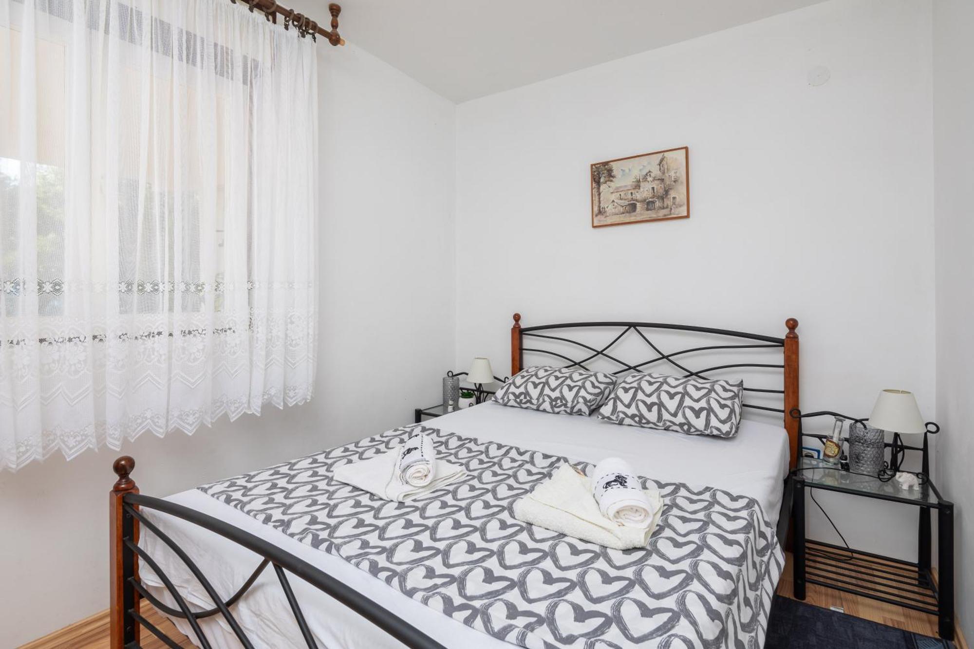 Urban Edge - Beach Apartments Омиш Экстерьер фото