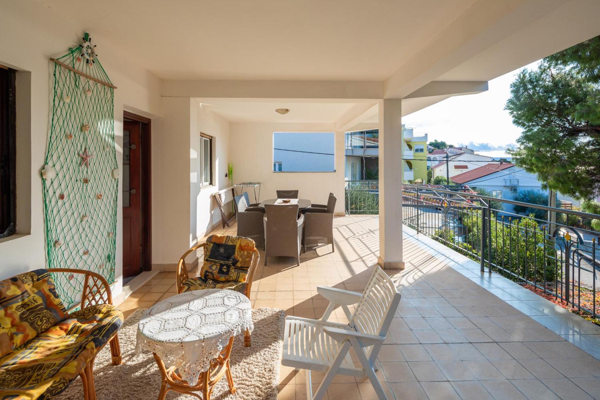 Urban Edge - Beach Apartments Омиш Экстерьер фото